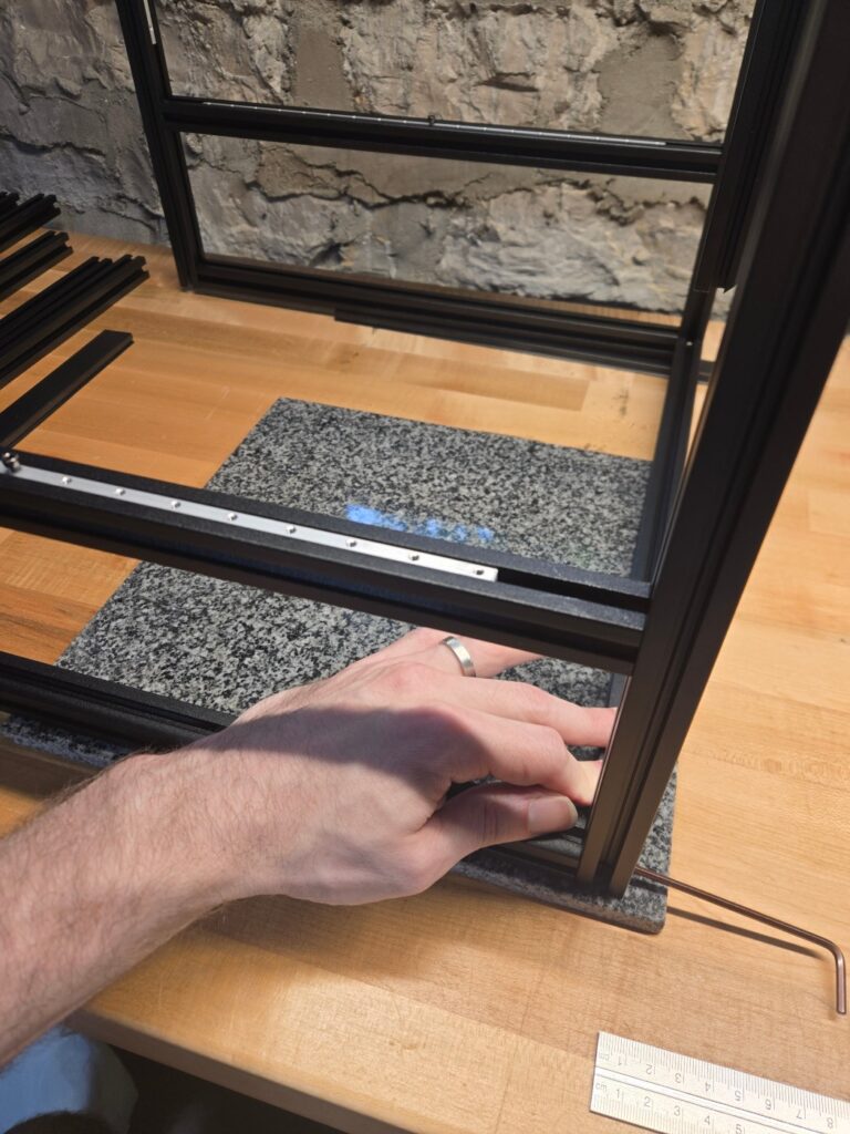 Aligning blind joints with a piece of stone tile